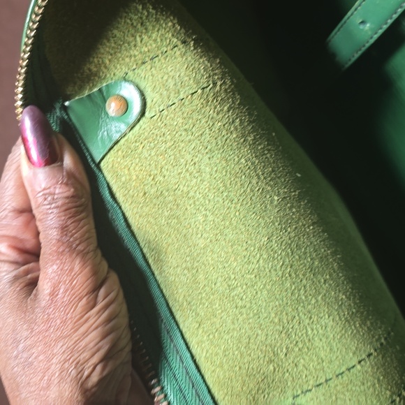 Louis vuitton epi duffle bag - Picture 8 of 12